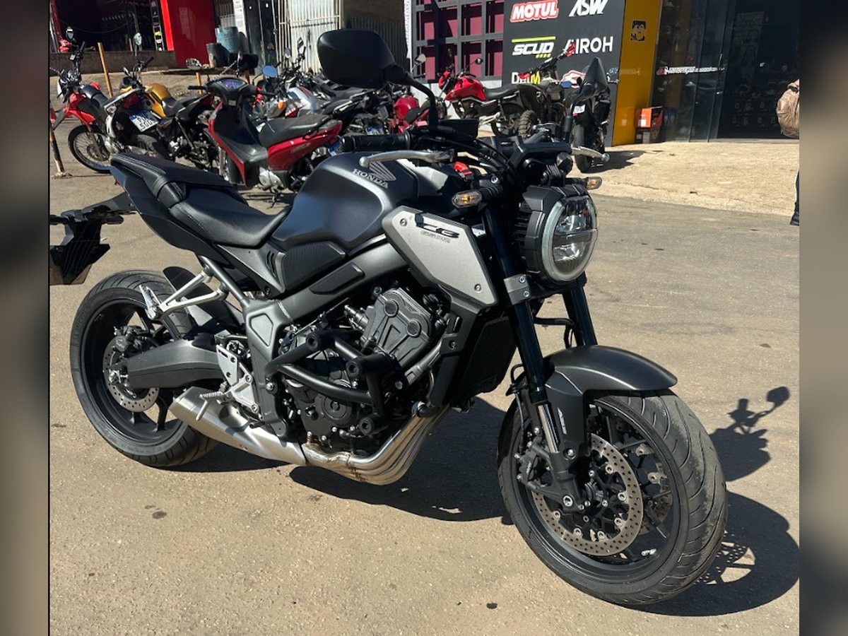 Honda CB 650R preta