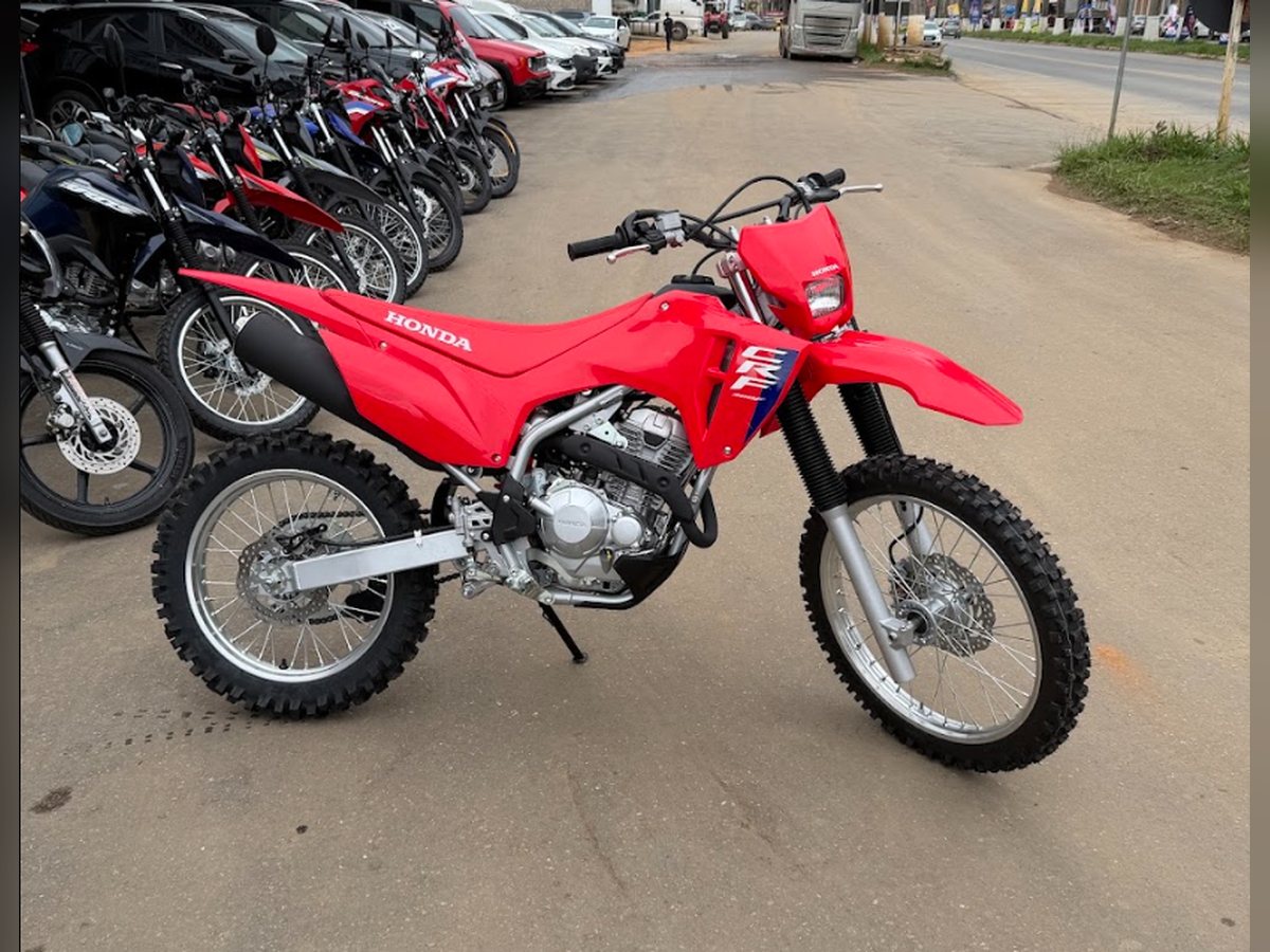 Honda CRF 250F vermelha