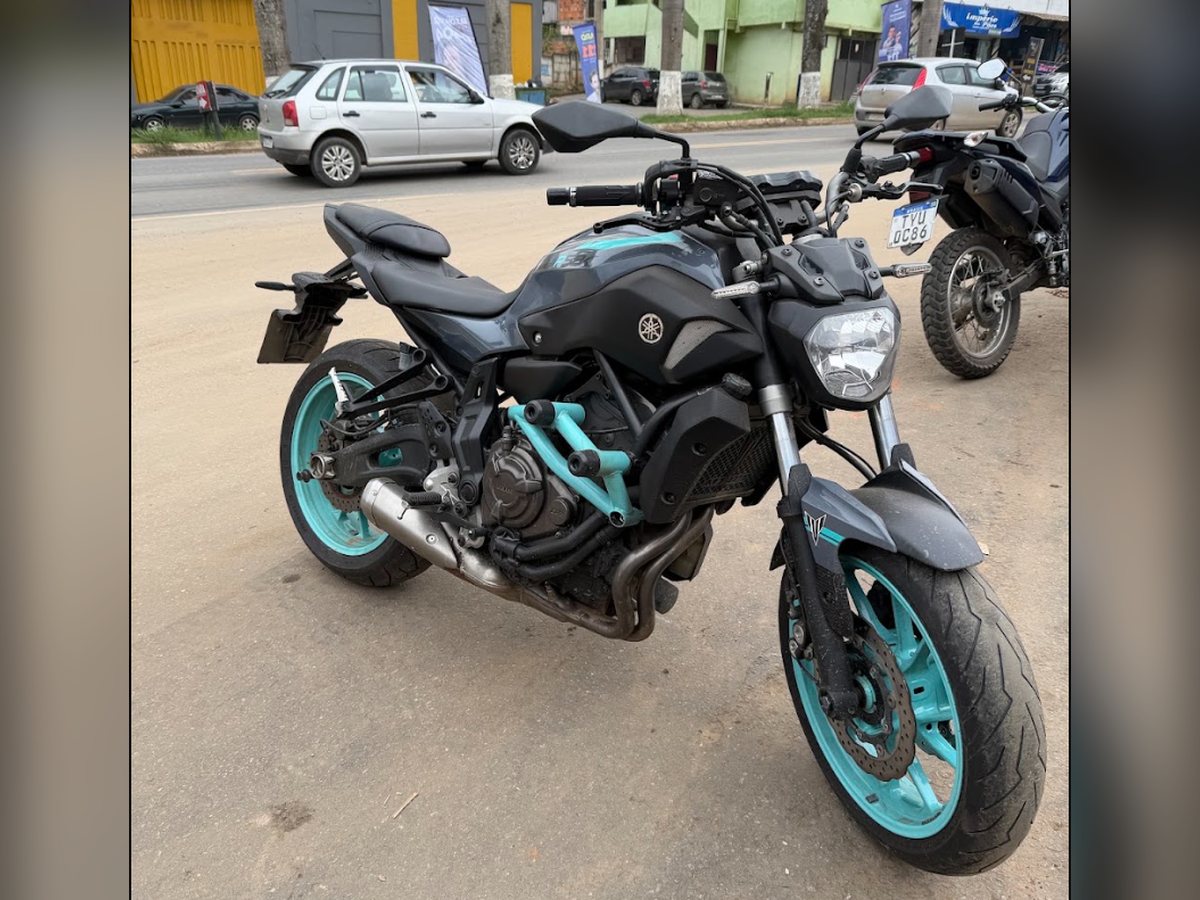 Yamaha MT-07 preta