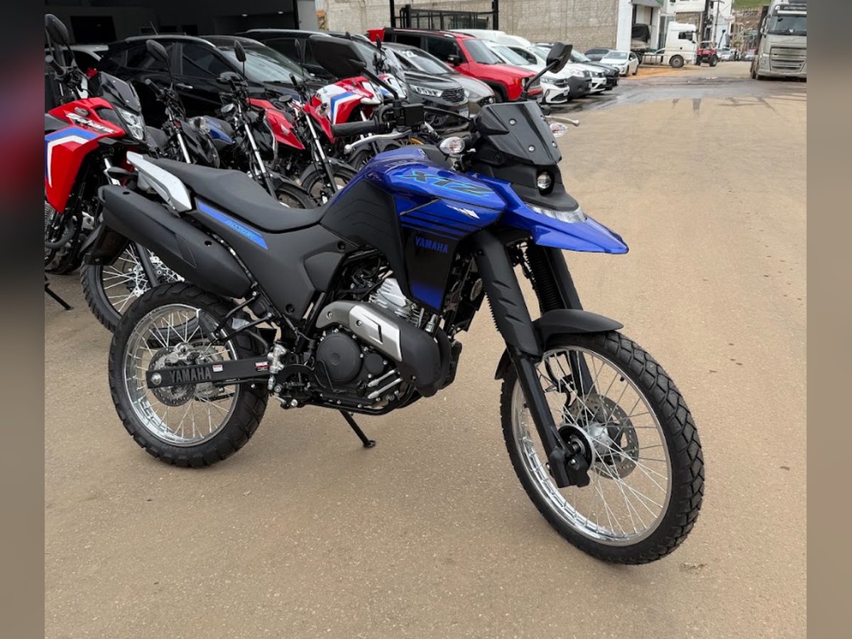 Yamaha XTZ 250 Lander azul