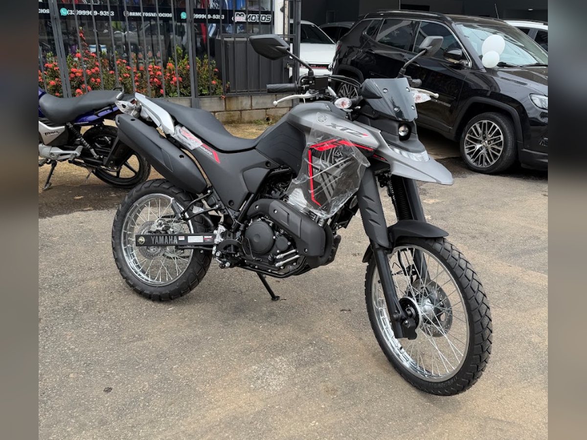 Yamaha XTZ 250 Lander cinza